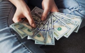 5 bài học dành cho những người không có tiền và mối quan hệ