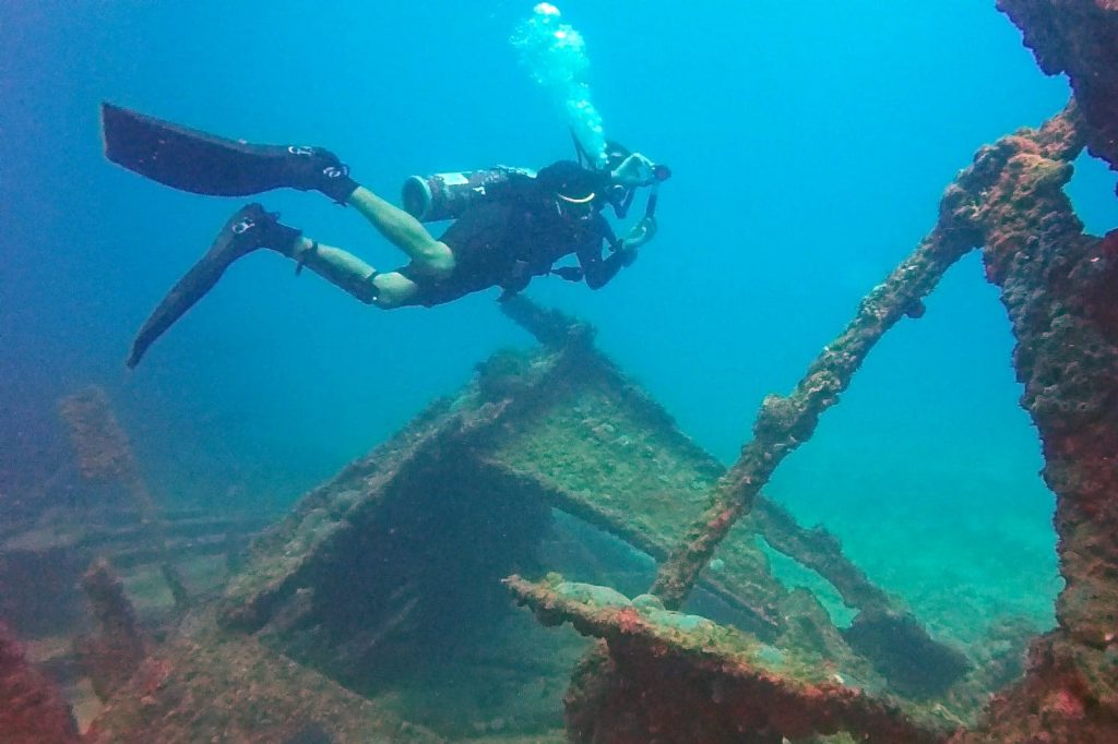 Khám phá xác tàu tại vịnh Coron Philippines