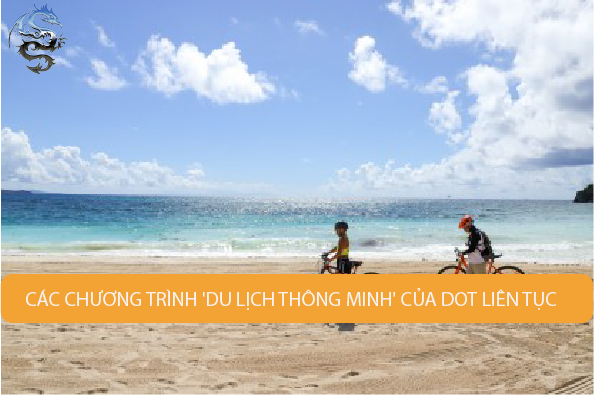 Những người đi xe đạp đi ngang qua bãi biển trắng nổi tiếng thế giới Boraca