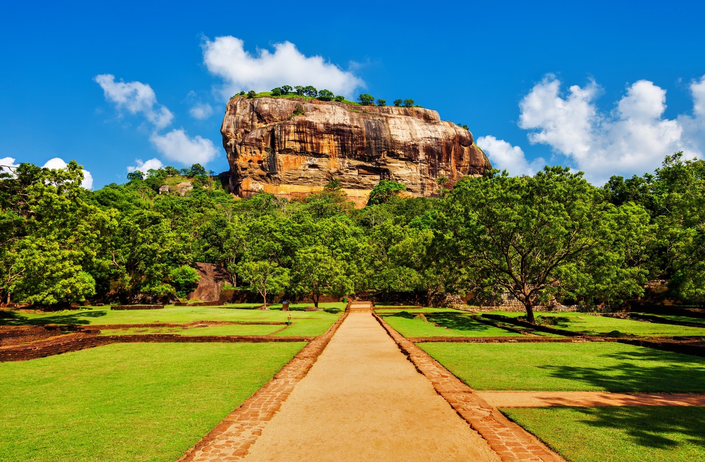 Lịch sử và truyền thuyết về pháo đài đá Sigiriya Sri Lanka
