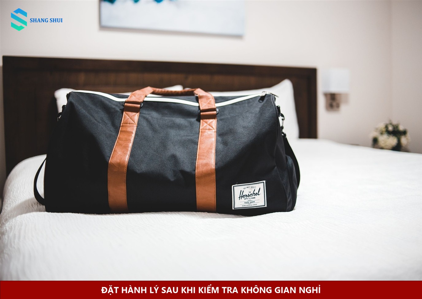 Đặt hành lý sau khi kiểm tra không gian nghỉ
