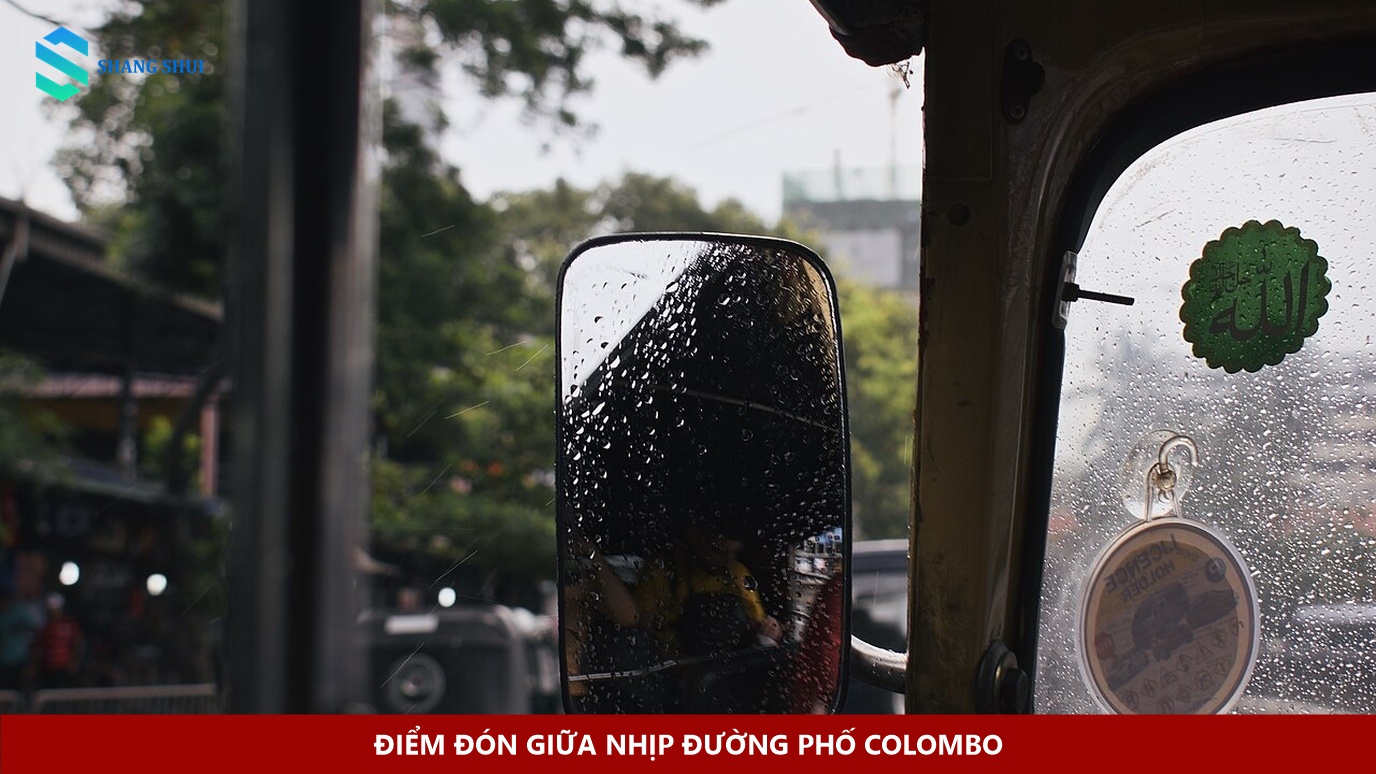 Điểm đón giữa nhịp đường phố Colombo