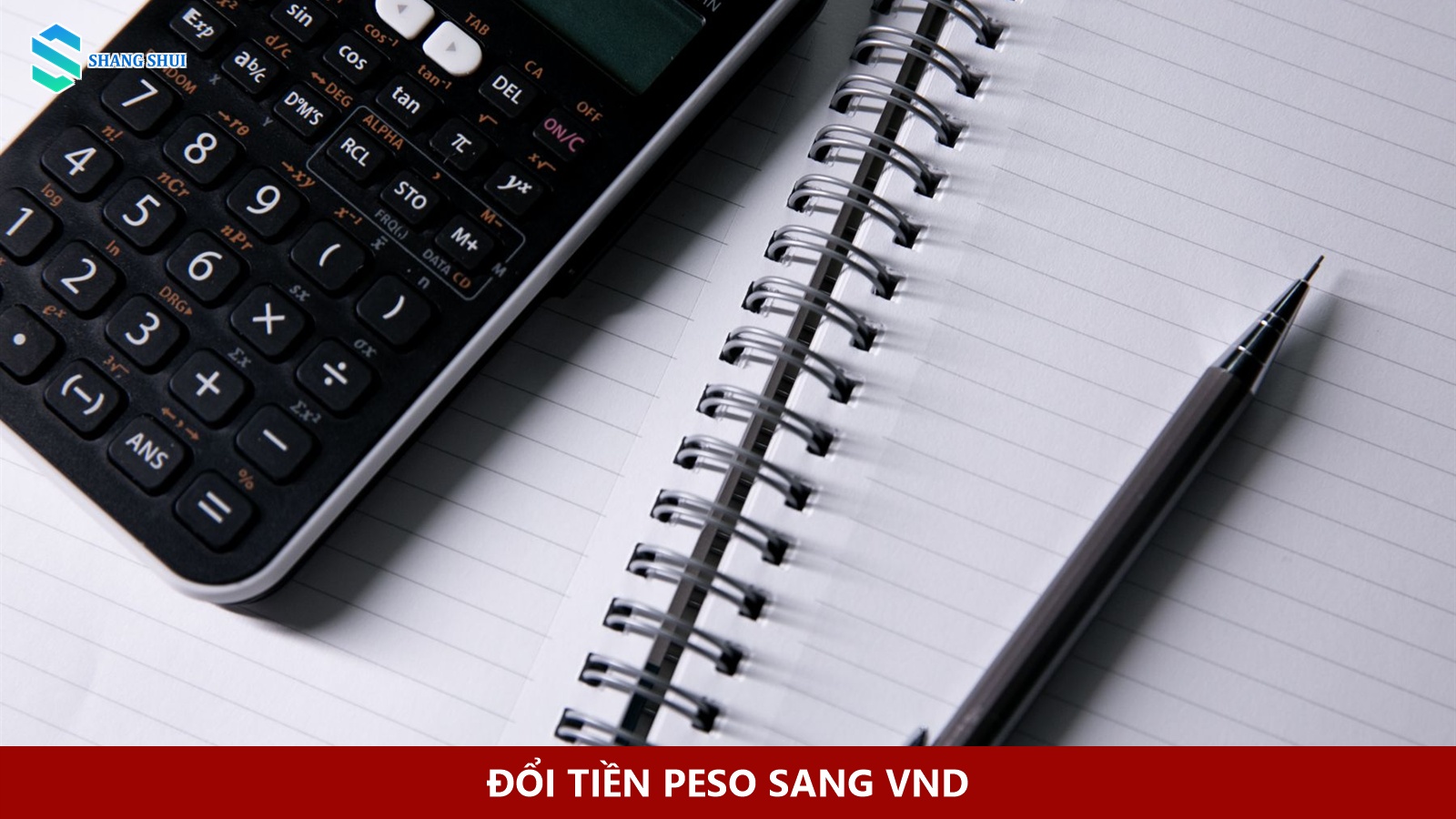 Sổ ghi chép, máy tính và bút để tính số tiền thực nhận