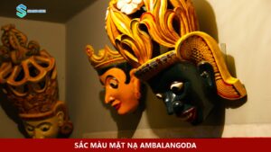 Những mặt nạ gỗ nhiều màu trưng bày ở Ambalangoda.