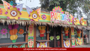 Ngôi nhà ở Lucban trang trí bằng kiping; ảnh chụp tháng 7/2024, không phải ngày diễn ra lễ Pahiyas 15/5.
